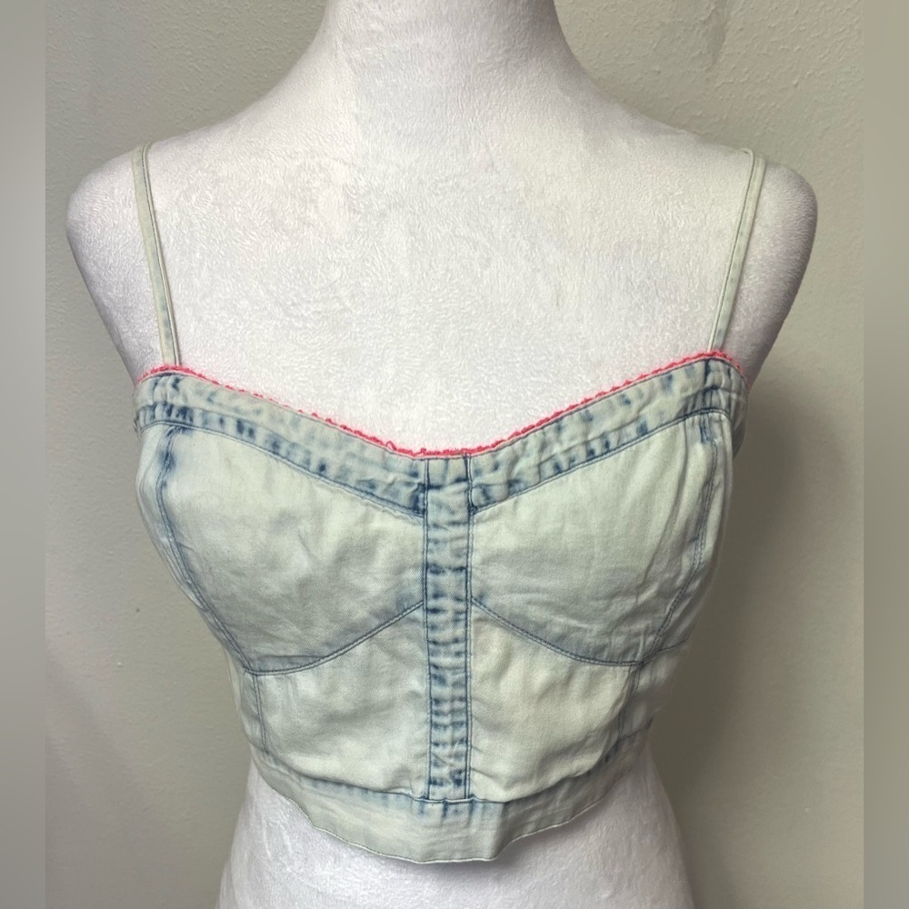 American Eagle Denim Bustier With Contrast Vibrant Pink Trim.
Size Medium